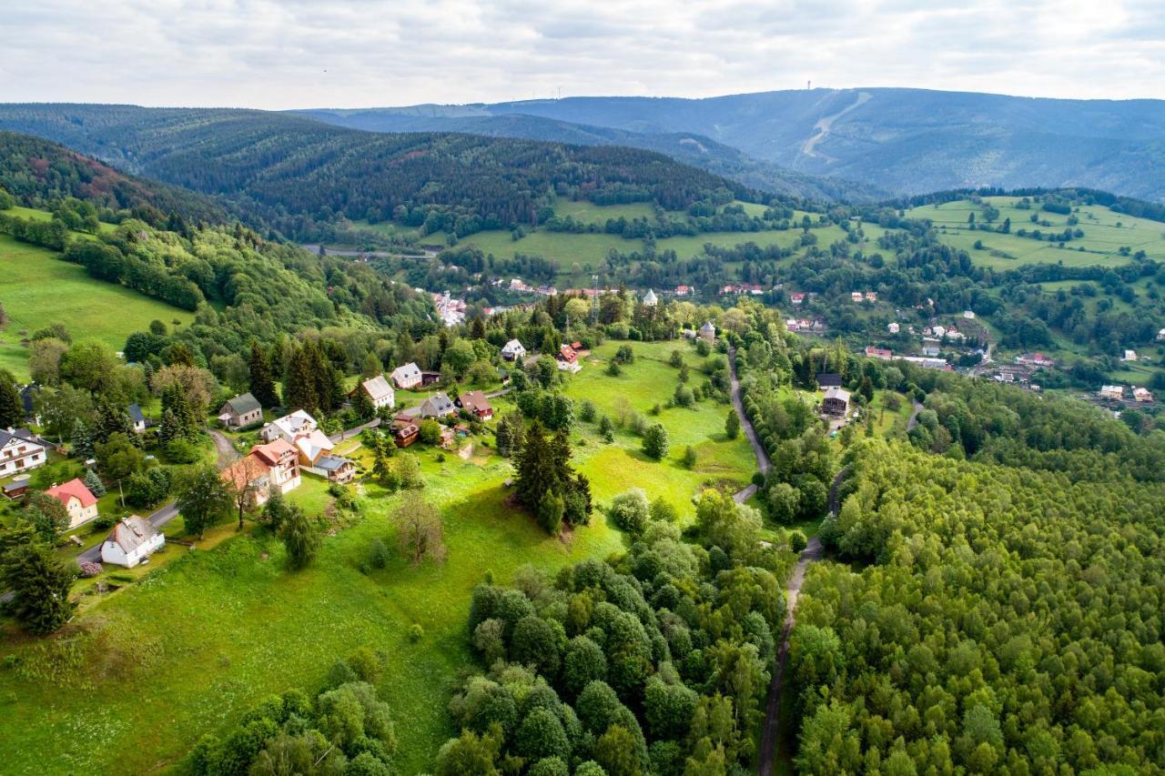 Apartmany Nad Slikovkou ヤーヒモフ エクステリア 写真